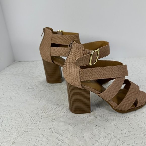 "Qupid", Zip closure in back, Tan Snake print and buckle Color, 7M - Picture 7 of 7